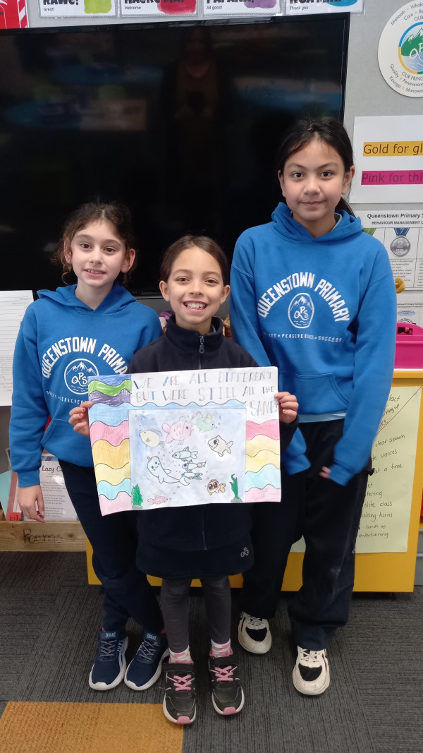 Picture of Olivia, Eu`nice and Valentina - All fish are different, but they are still the same