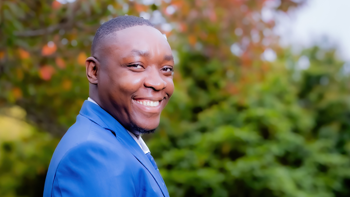 Headshot of Don Darius